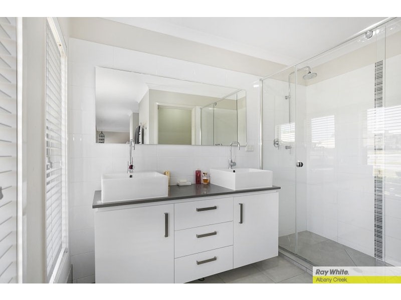 5 Seeana Crescent, Bridgeman Downs QLD 4035