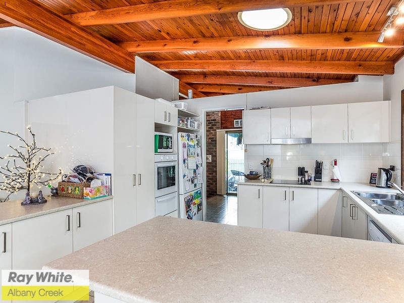 8 Minerva Court, Eatons Hill QLD 4037