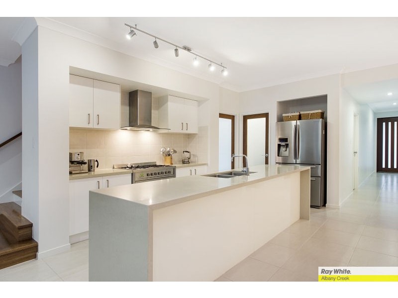 16 Confluence Court, Eatons Hill QLD 4037