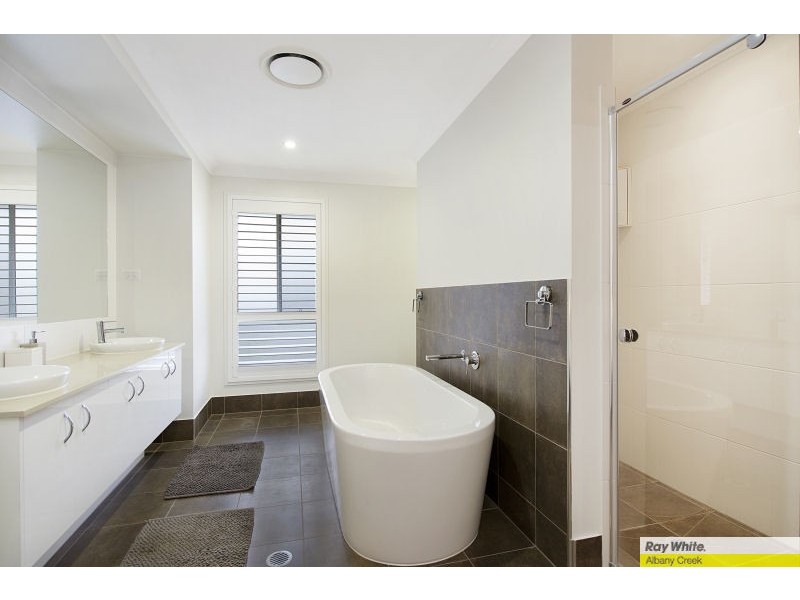 16 Confluence Court, Eatons Hill QLD 4037