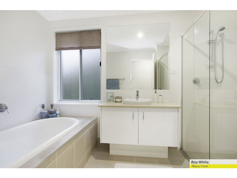 16 Confluence Court, Eatons Hill QLD 4037