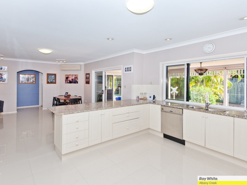 11 Regal Place, Aspley QLD 4034
