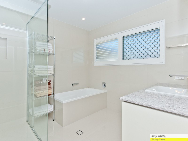 11 Regal Place, Aspley QLD 4034