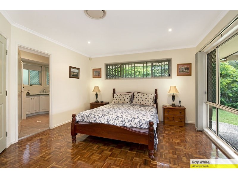 76 Saturn Crescent, Bridgeman Downs QLD 4035