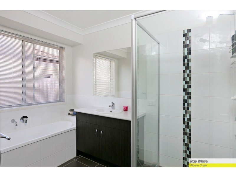 4 Melia Court, Eatons Hill QLD 4037