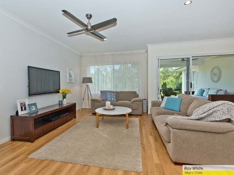 5 Amorosa Court, Eatons Hill QLD 4037