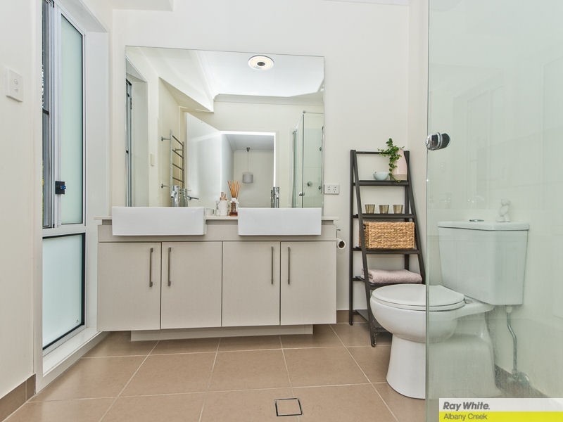 5 Amorosa Court, Eatons Hill QLD 4037