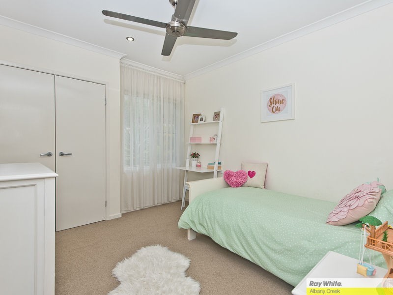 5 Amorosa Court, Eatons Hill QLD 4037