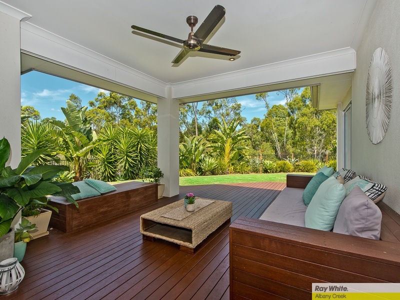 5 Amorosa Court, Eatons Hill QLD 4037