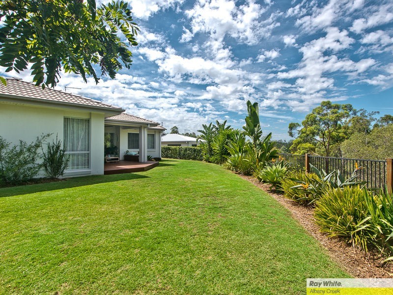5 Amorosa Court, Eatons Hill QLD 4037