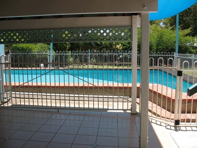 9 Cumberland Ave, Slade Point QLD 4740