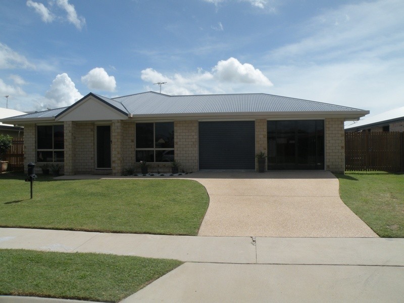 4 Bradco Avenue, Ooralea QLD 4740