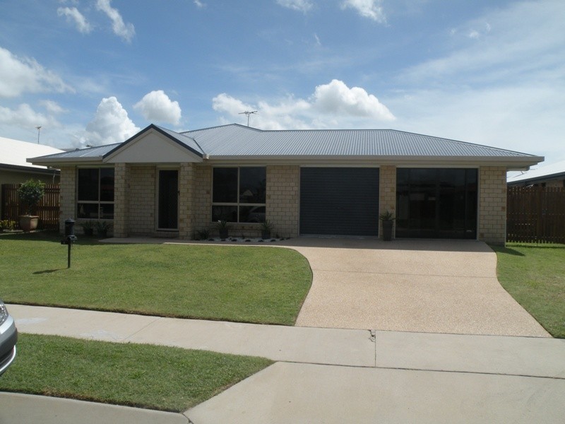 4 Bradco Avenue, Ooralea QLD 4740