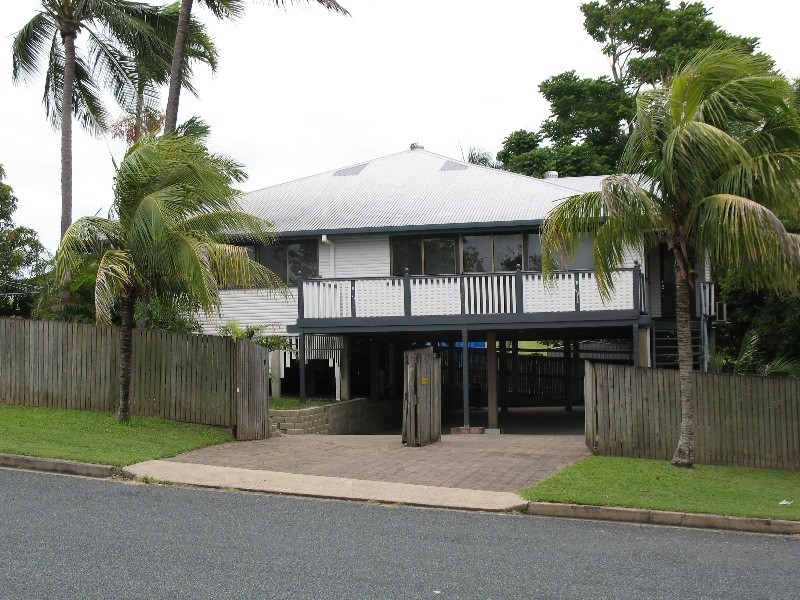 1 McHugh Street, Rural View QLD 4740