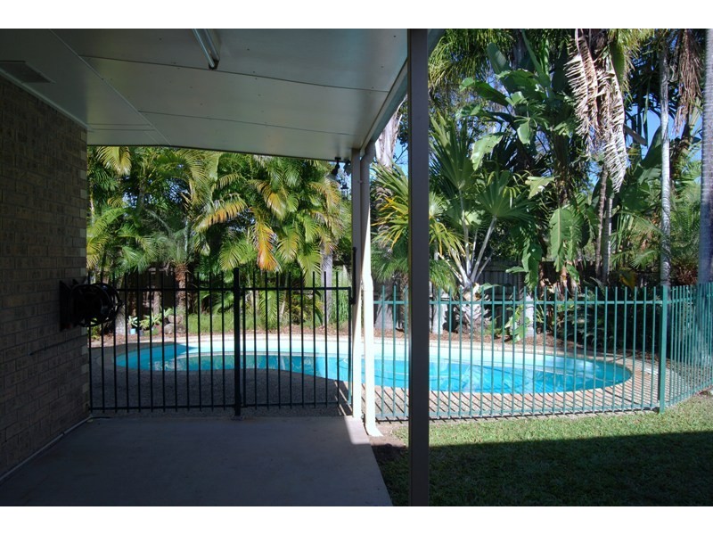 4 Bradman Drive, Glenella QLD 4740