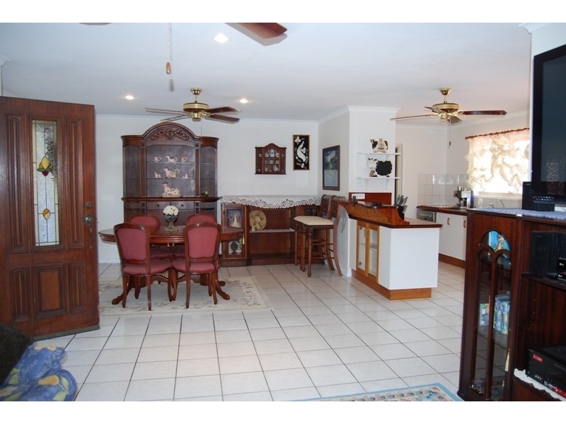 17 Edinburgh Place, Beaconsfield QLD 4740