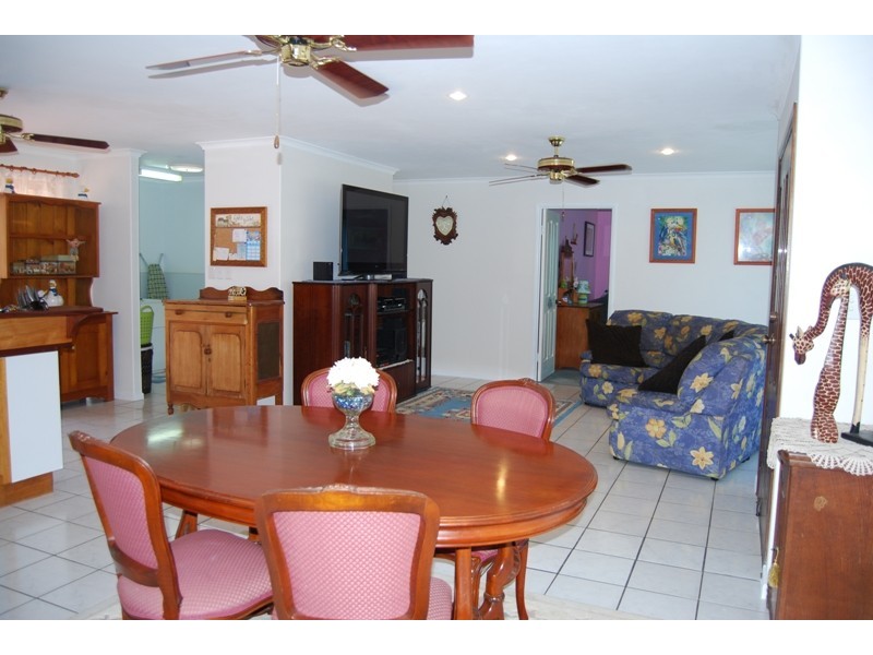 17 Edinburgh Place, Beaconsfield QLD 4740