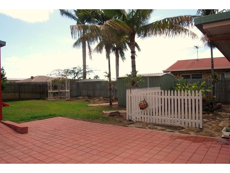 17 Edinburgh Place, Beaconsfield QLD 4740