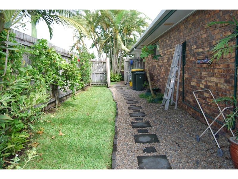 7 Hughes Street, Glenella QLD 4740