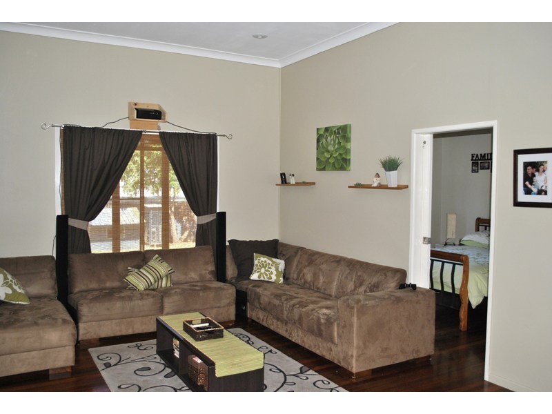 8 Perkins Street, North Mackay QLD 4740