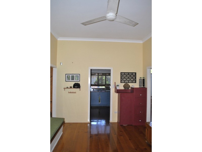 8 Perkins Street, North Mackay QLD 4740