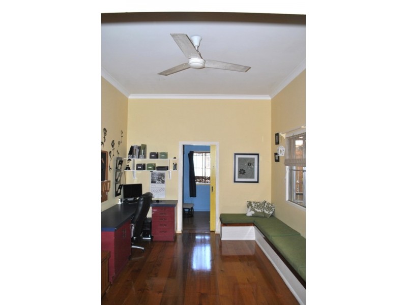 8 Perkins Street, North Mackay QLD 4740