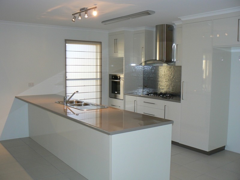 35 Montgomery Street (PLANTATION PALMS), Rural View QLD 4740