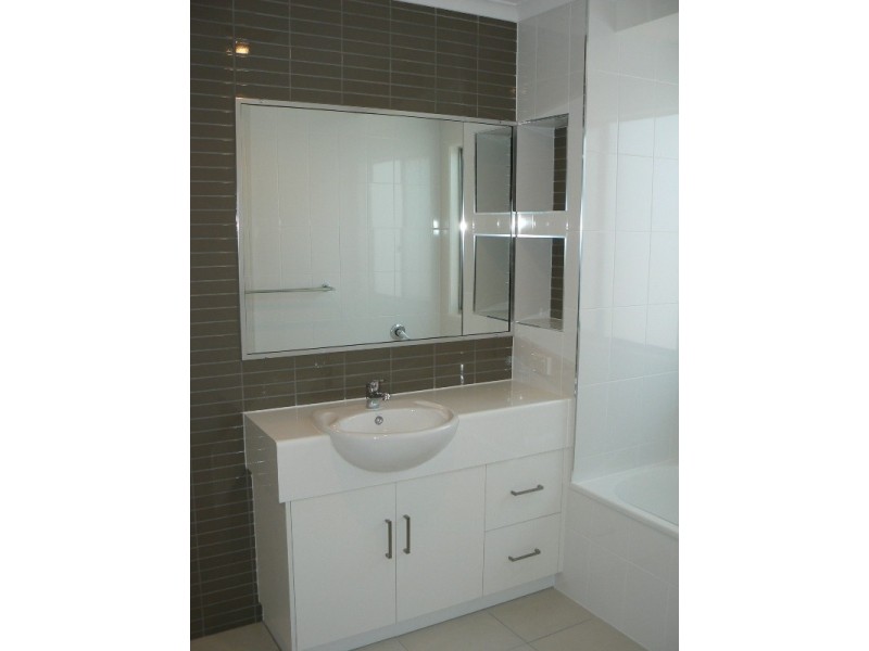 35 Montgomery Street (PLANTATION PALMS), Rural View QLD 4740