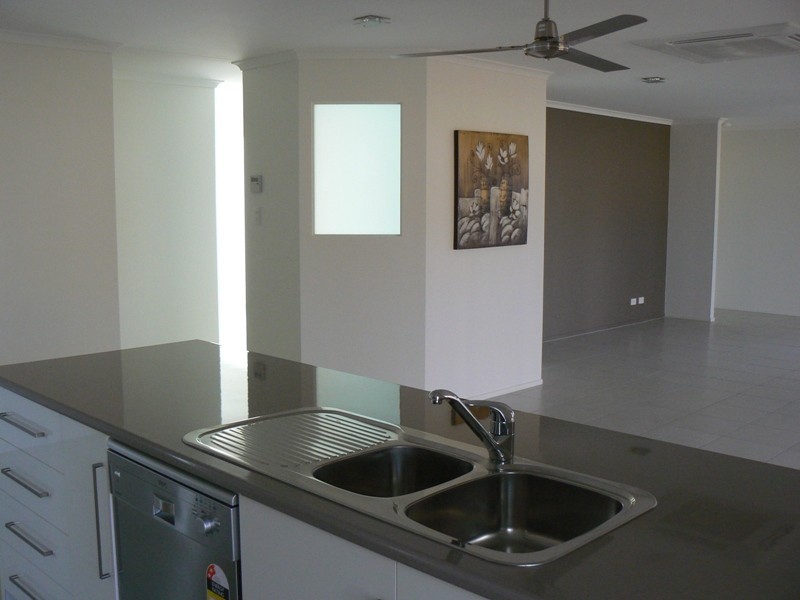 35 Montgomery Street (PLANTATION PALMS), Rural View QLD 4740