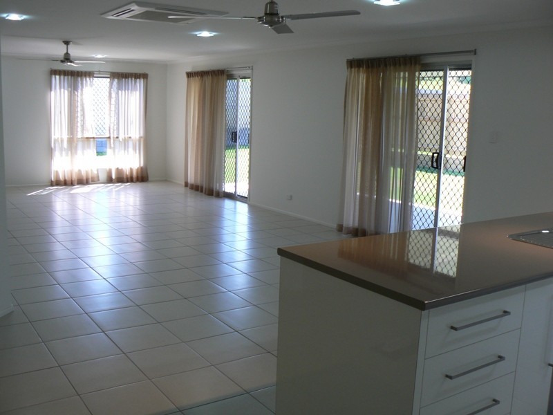 35 Montgomery Street (PLANTATION PALMS), Rural View QLD 4740