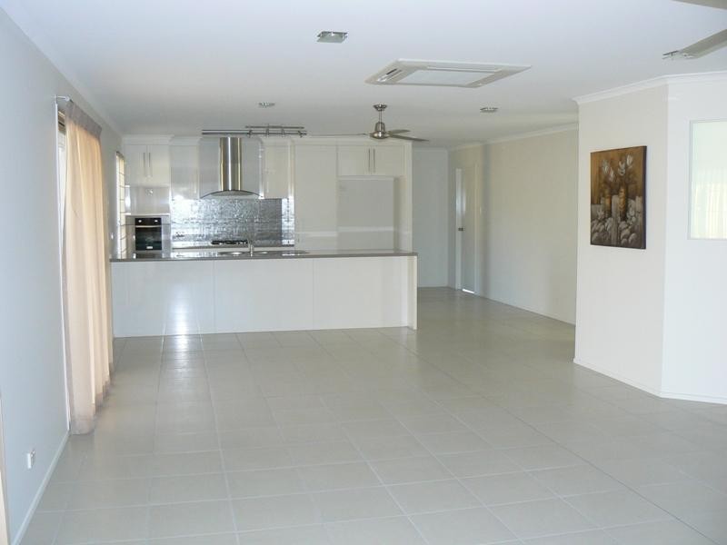 35 Montgomery Street (PLANTATION PALMS), Rural View QLD 4740