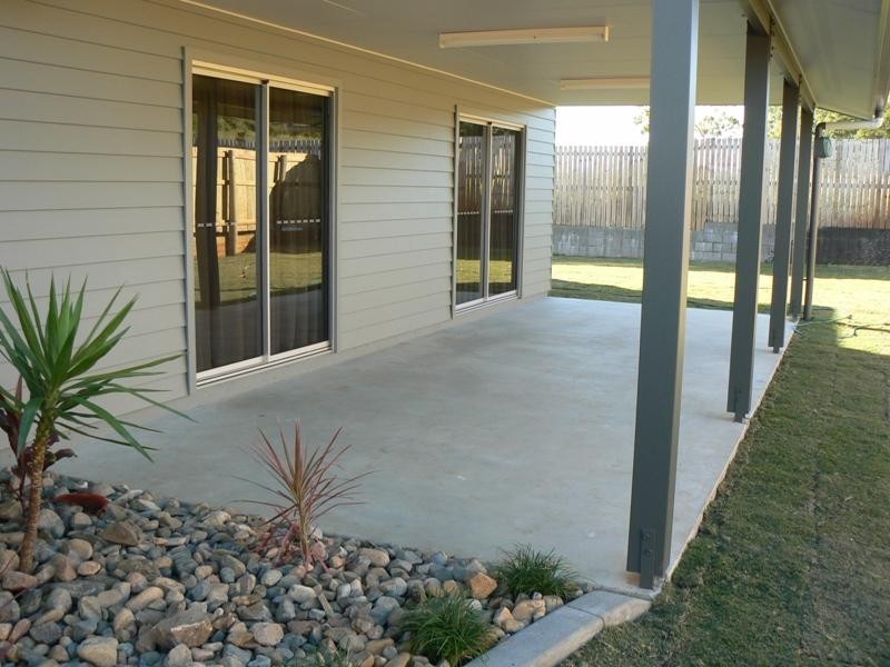 35 Montgomery Street (PLANTATION PALMS), Rural View QLD 4740