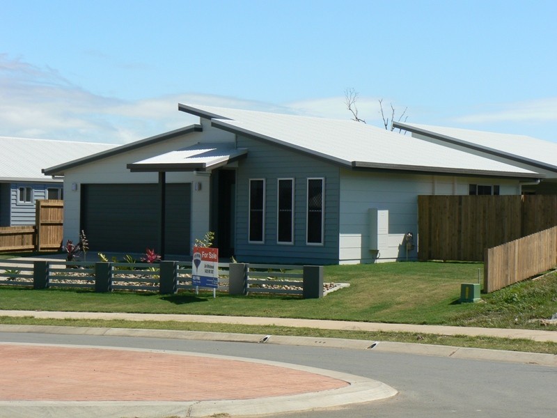 35 Montgomery Street (PLANTATION PALMS), Rural View QLD 4740