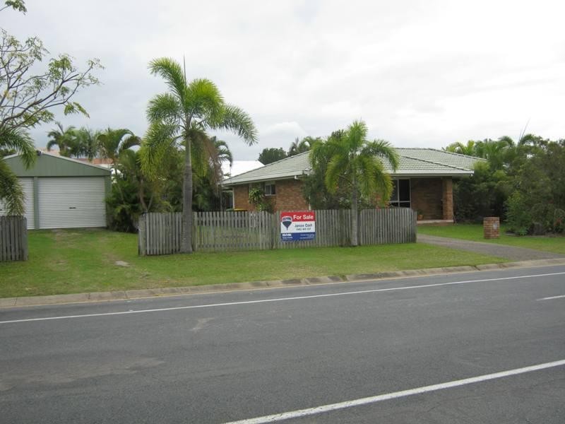1 Dumfries Court, Beaconsfield QLD 4740
