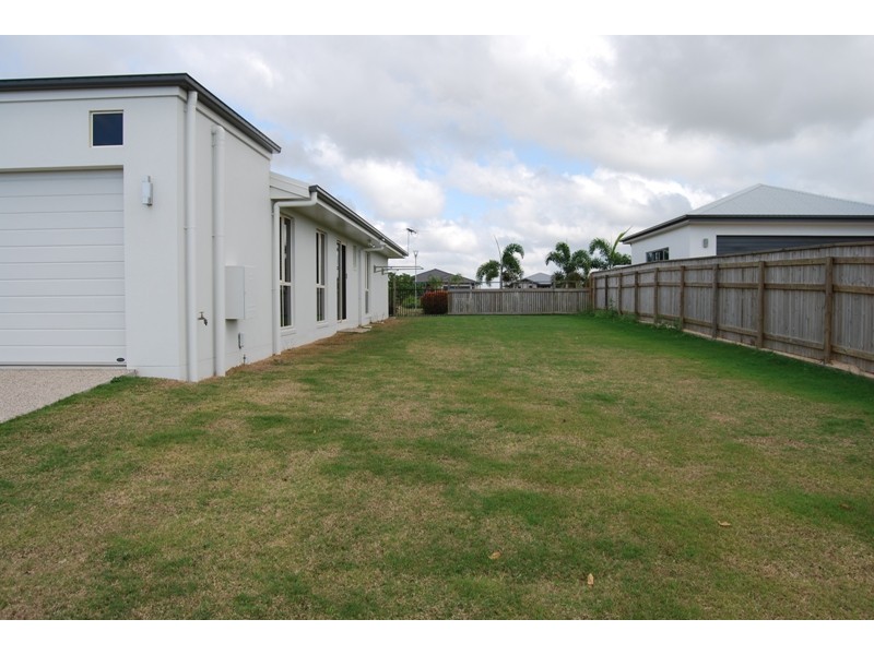 1 Firefly Crescent, Ooralea QLD 4740