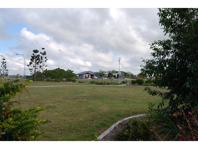 1 Firefly Crescent, Ooralea QLD 4740