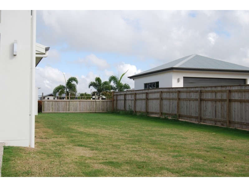 1 Firefly Crescent, Ooralea QLD 4740