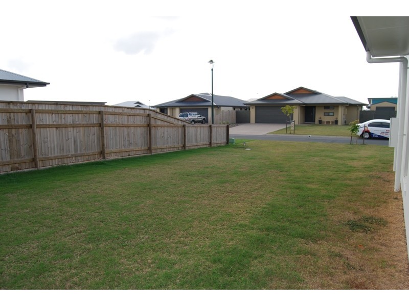 1 Firefly Crescent, Ooralea QLD 4740