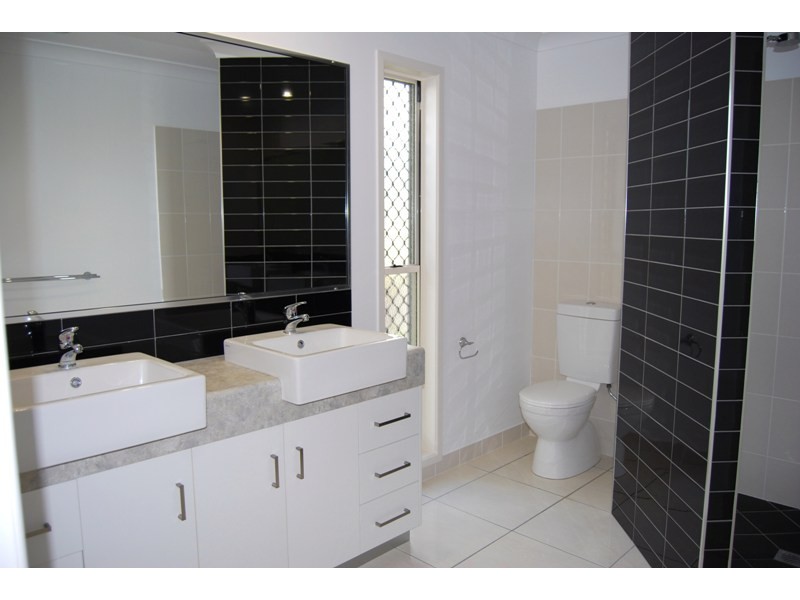 1 Firefly Crescent, Ooralea QLD 4740