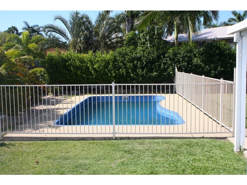 1 Lazarus Court, Eimeo QLD 4740