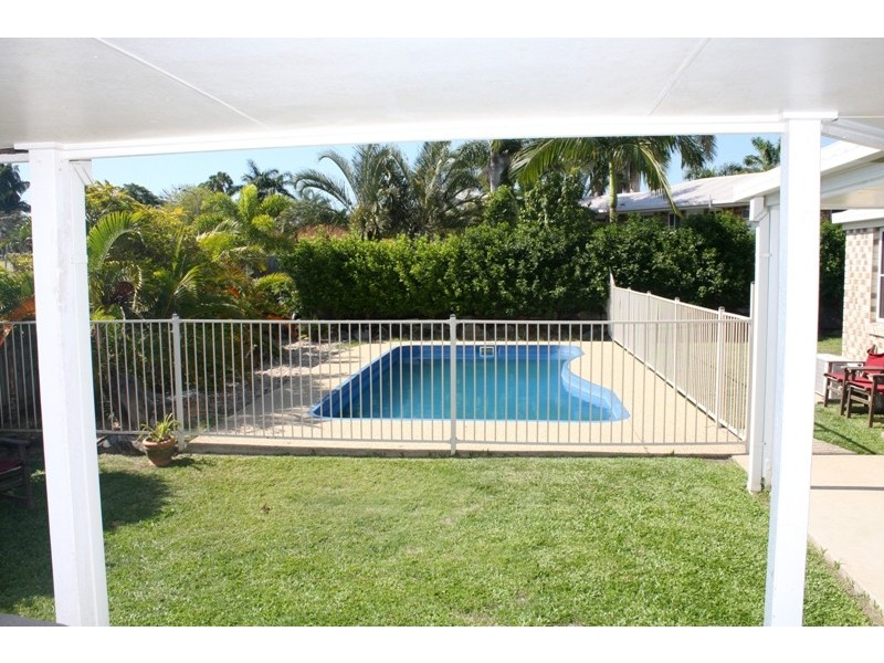 1 Lazarus Court, Eimeo QLD 4740