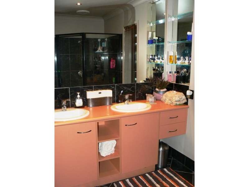 21 Cutfield Street, Glenella QLD 4740