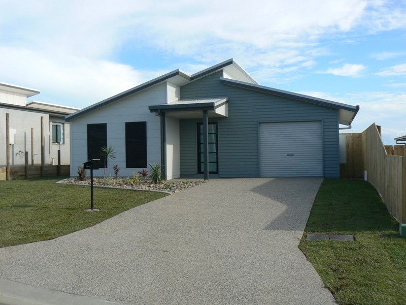 11 Sonoran Street (Plantation Palms), Rural View QLD 4740