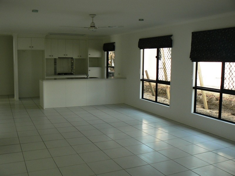 11 Sonoran Street (Plantation Palms), Rural View QLD 4740