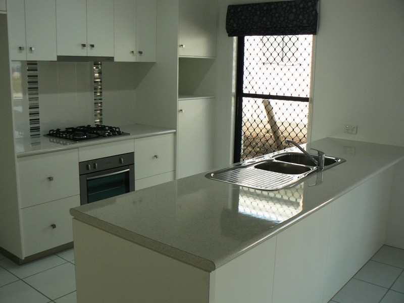 11 Sonoran Street (Plantation Palms), Rural View QLD 4740