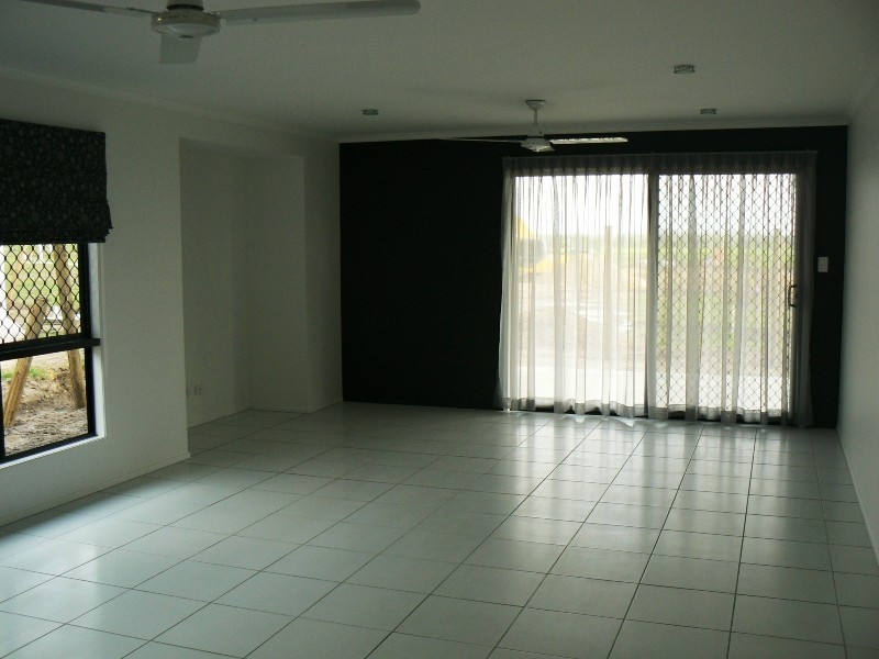 11 Sonoran Street (Plantation Palms), Rural View QLD 4740