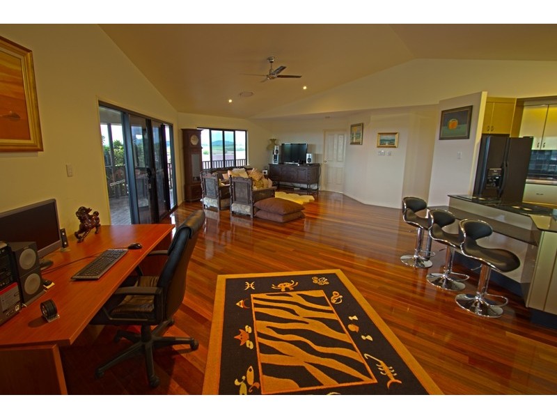 6 Essex Court, Mackay QLD 4740