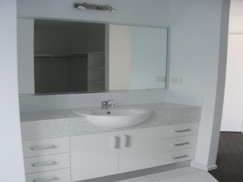 21 Gingham Street, Glenella QLD 4740