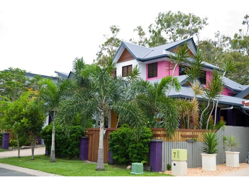 6 Whitesan Blue Terrace, Blacks Beach QLD 4740