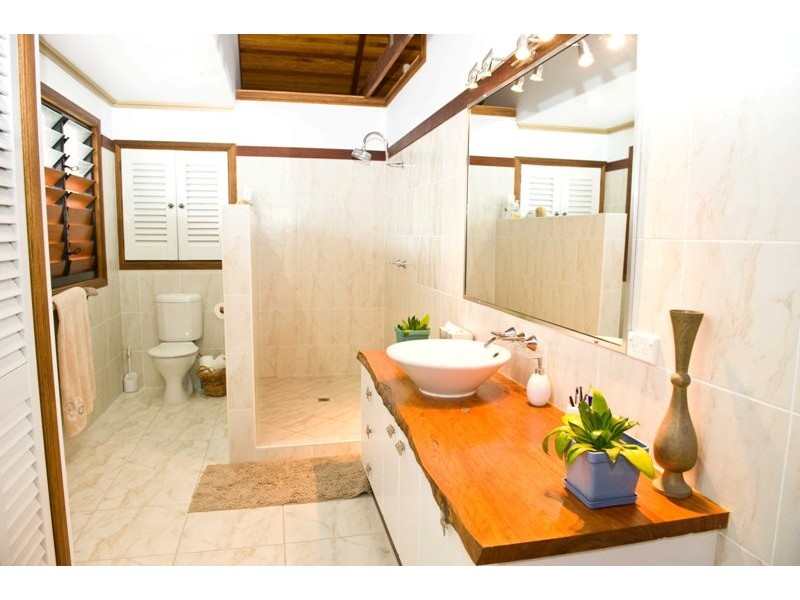 6 Whitesan Blue Terrace, Blacks Beach QLD 4740